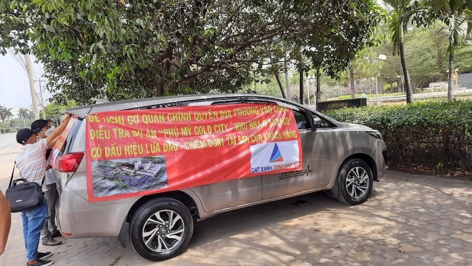 khach-hang-mua-dat-nen-du-an-phu-my-gold-city-keo-den-tru-so-dat-xanh-dong-nam-1665999832.jpeg