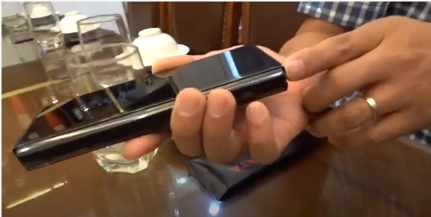 Mua Samsung Galaxy Fold 2 giá 50 triệu đồng bị lỗi, khách hàng bức xúc vì không được bảo hành
