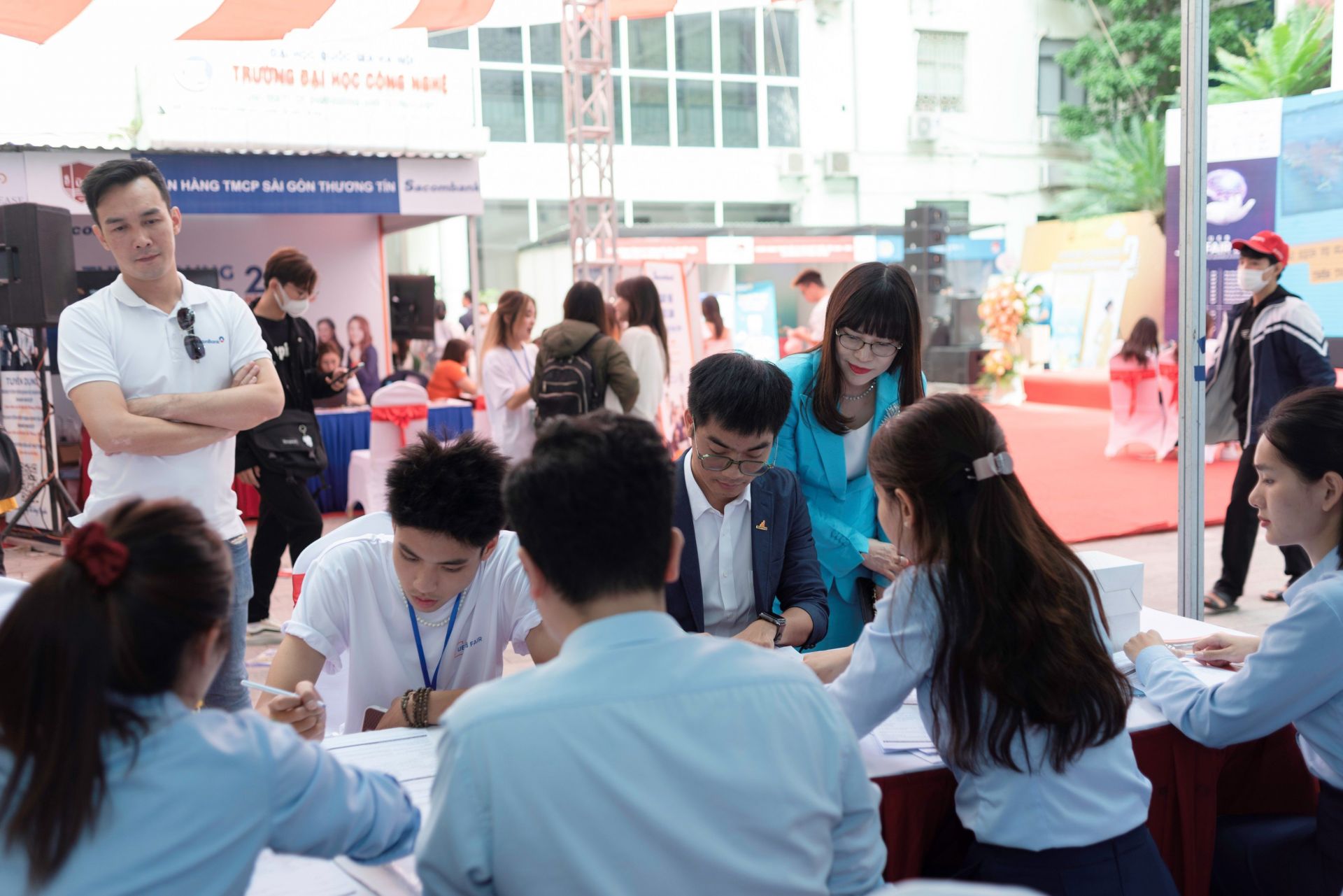 Trường Đại học Kinh tế - Đại học Quốc gia Hà Nội tổ chức Ngày hội việc làm