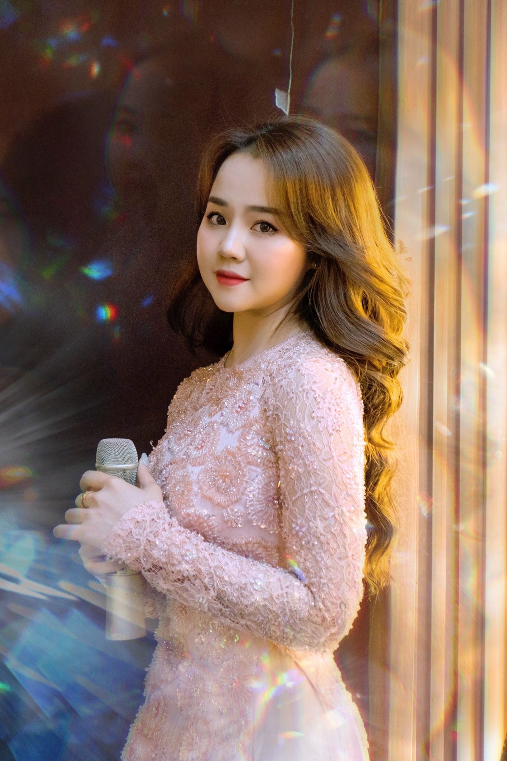 ca-si-hoang-ngan-anh