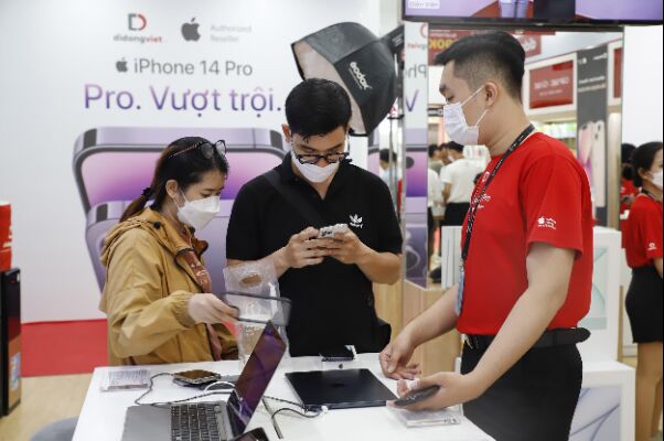 iPhone 14 và iPhone 14 Plus giảm đến 8 triệu đồng sau hơn 1 tuần lên kệ - Ảnh 1. iPhone 14 và iPhone 14 Plus giảm đến 8 triệu đồng sau hơn 1 tuần lên kệ - Ảnh 1.