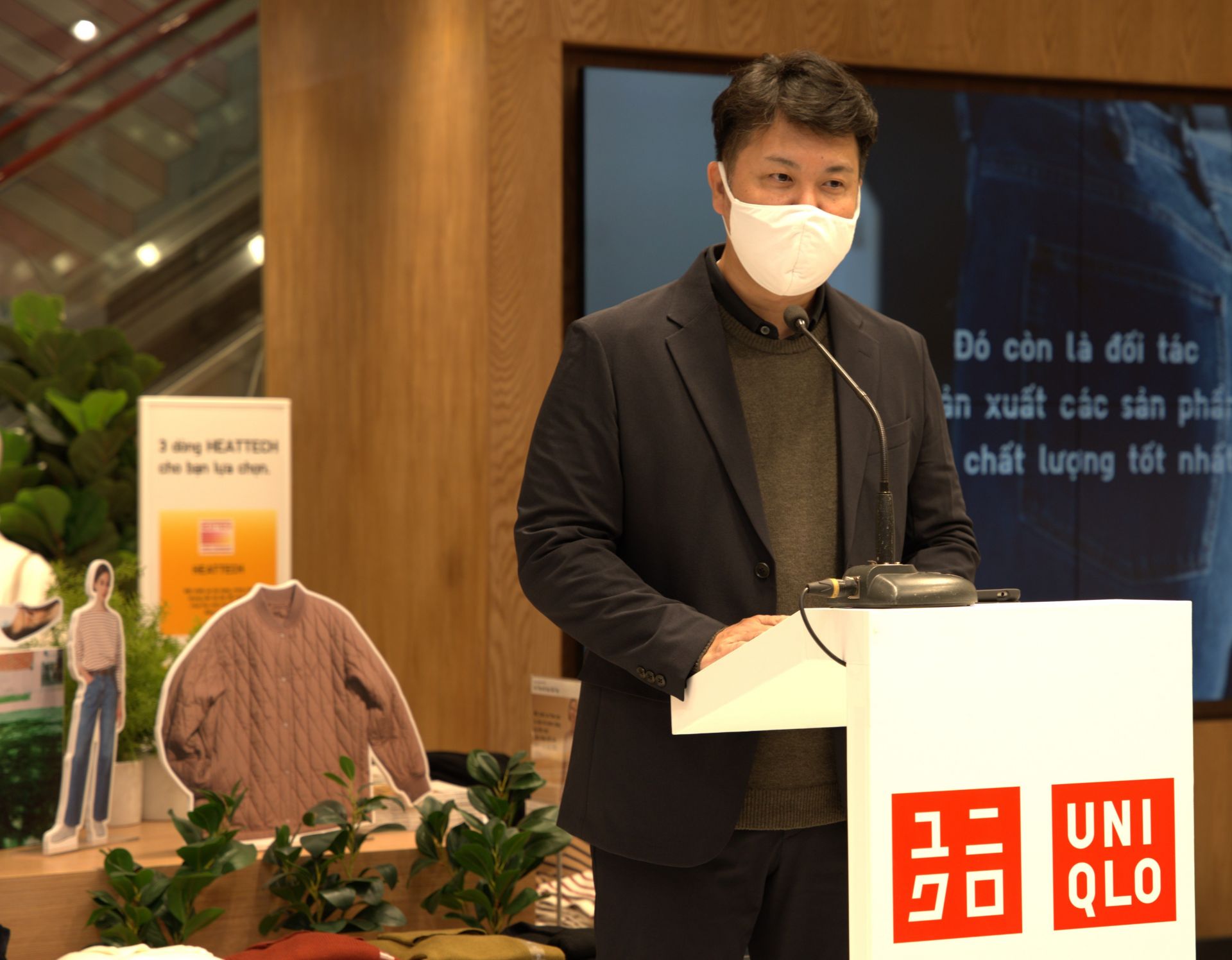 UNIQLO Vincom Bà Triệu - Cửa hàng bán lẻ thứ 13 của UNIQLO tại Việt Nam chính thức khai trương