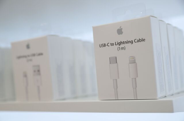 Apple tiến gần thêm một bước phải bỏ cổng sạc Lightning - Ảnh 1.