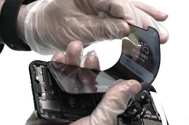Chiếc iPhone màn hình gập đầu tiên thế giới được chế tạo như thế nào? - Ảnh 2.