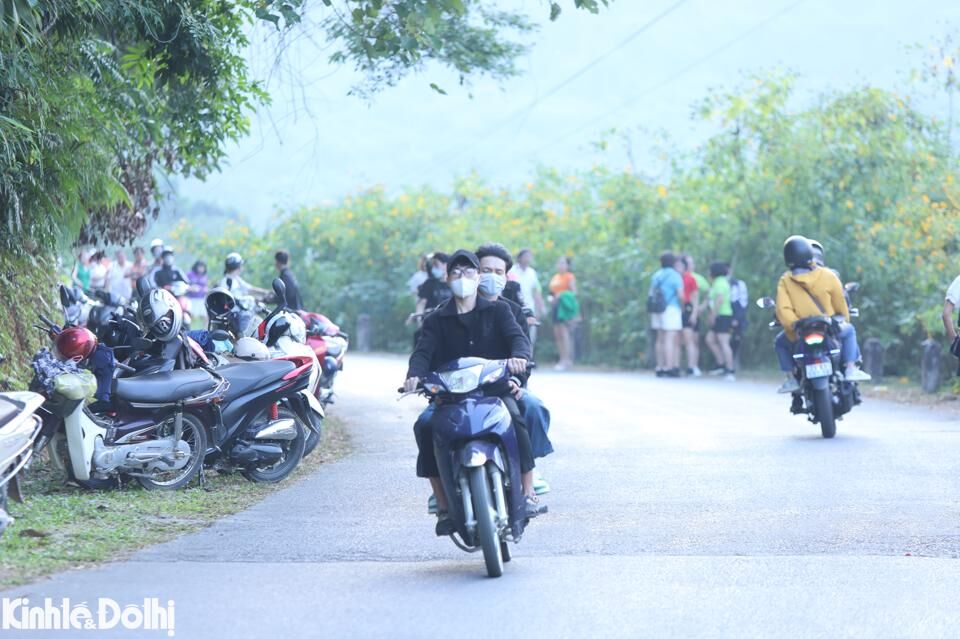 Đ&acirc;y l&agrave; t&igrave;nh trạng kh&ocirc;ng mới nhiều năm qua nhưng vẫn để xảy ra, tiềm ẩn nguy cơ g&acirc;y tai nạn giao th&ocirc;ng tr&ecirc;n đường đ&egrave;o nguy hiểm.