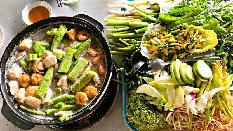 Loại rau không trồng cũng mọc sum suê, dân nhổ bán kiếm 600.000 đồng/ngày Loại rau không trồng cũng mọc sum suê, dân nhổ bán kiếm 600.000 đồng/ngày
