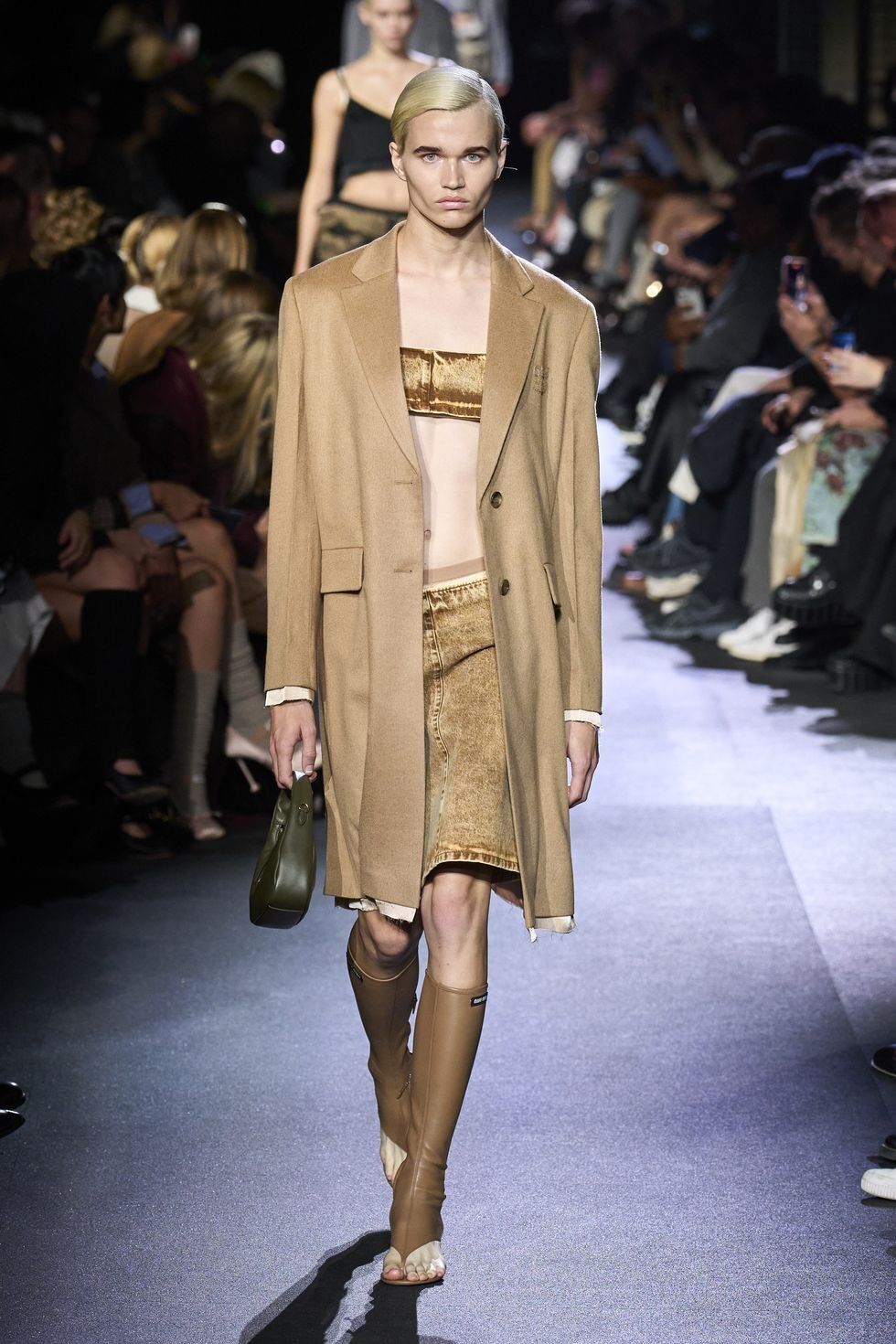 miu-miu-s23-014-1665030550-7637.jpg