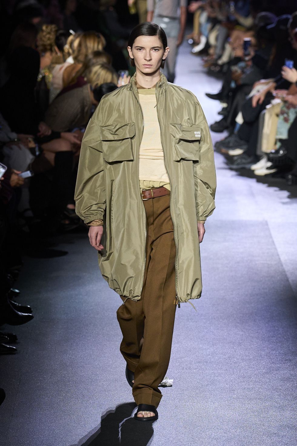 miu-miu-s23-030-1665030564-1898.jpg