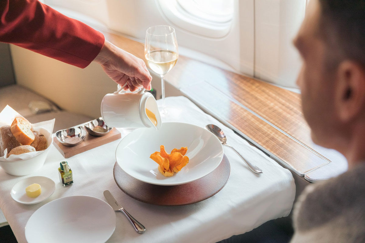 American Airlines đã bỏ ghế hạng nhất trên các chuyến bay quốc tế vì 'ế khách'.