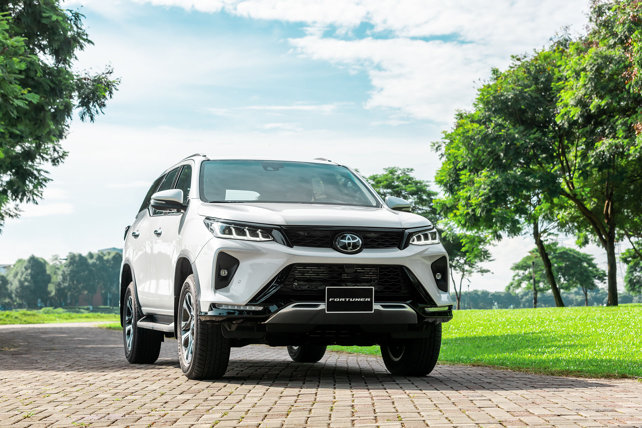 toyota-fortuner-1-16672948895101383857260.jpg