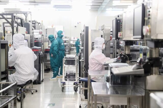 Giữa làn sóng thất nghiệp, sinh viên ngành này vẫn 'đắt như tôm tươi', doanh nghiệp xếp hàng dài chờ xin tuyển dụng - Ảnh 3.