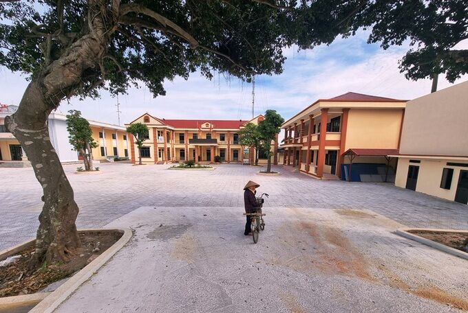 Trụ sở phường đóng cửa, tất cả cán bộ đi du lịch trong ngày làm việc - 4