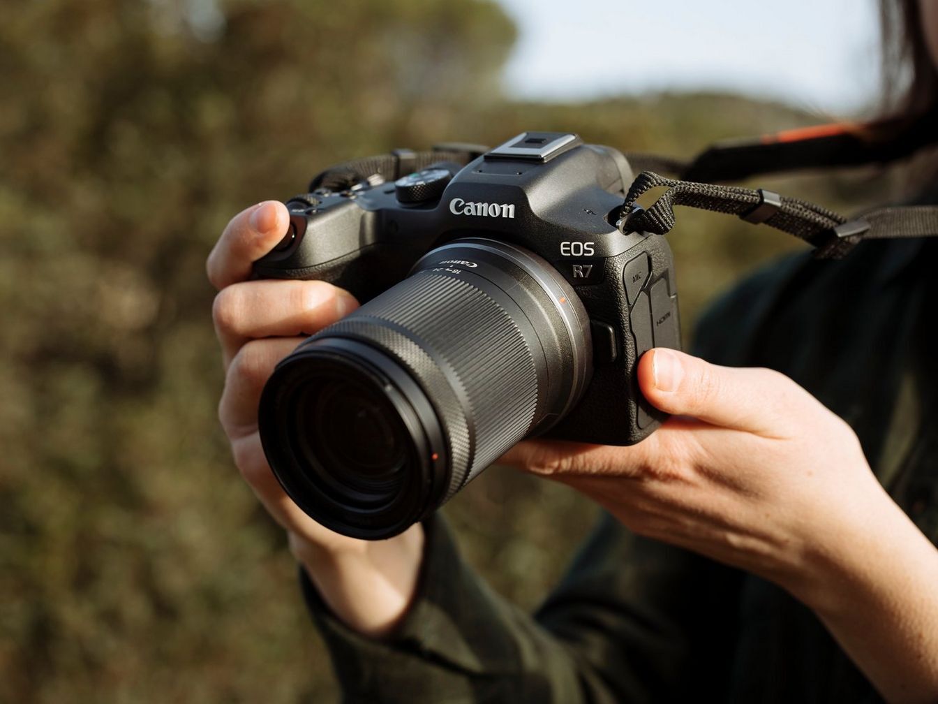 Canon-EOS-R7.jpg
