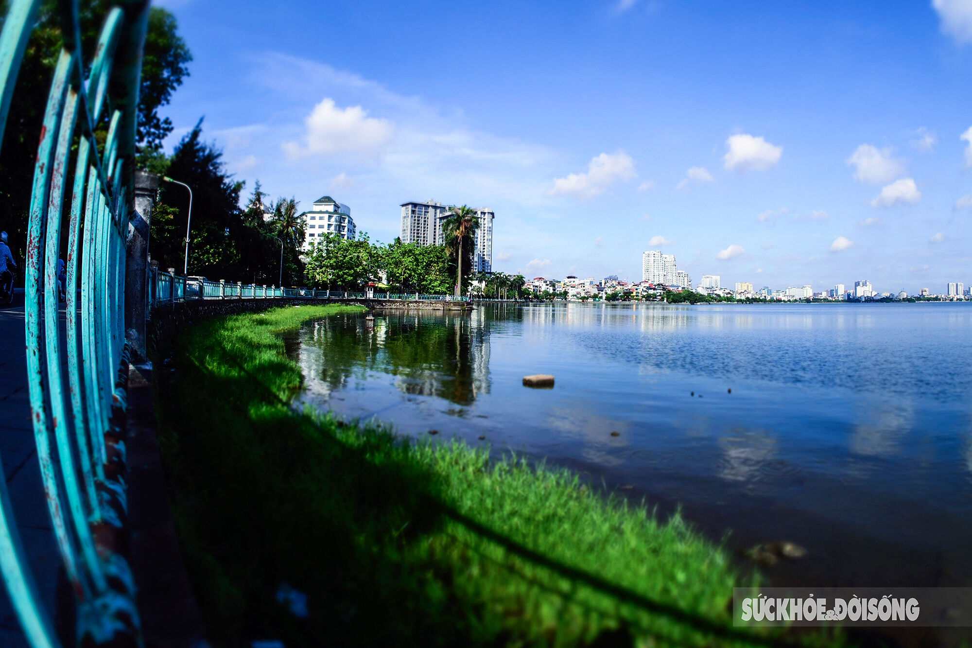 Giới trẻ nô nức ngắm hoàng hôn cực “chill” giữa lòng Hồ Tây - Ảnh 18.