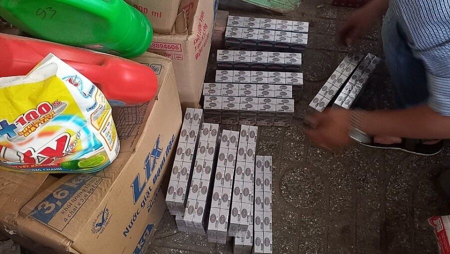 Tây Ninh xử lý cửa hàng tạp hóa bày bán hơn 1.000 bao thuốc lá nhập lậu