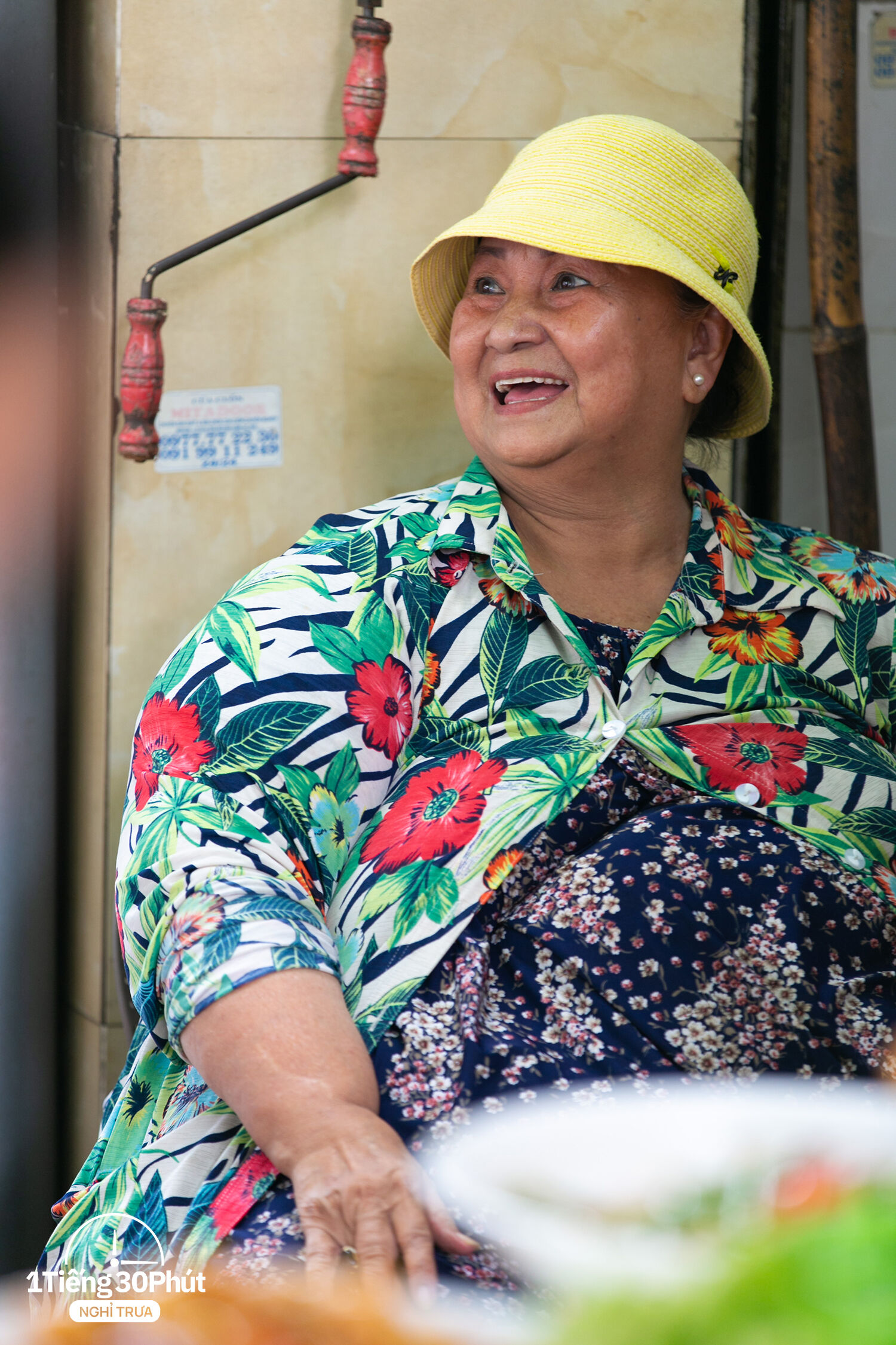 Hàng cơm trưa nổi tiếng phục vụ các &quot;đại gia&quot; công sở, toàn các sếp chạy ô tô xa xỉ, tay ga đắt tiền sẵn sàng nhẹ nhàng chi mỗi ngày 100k - 200k/suất cơm - Ảnh 6.