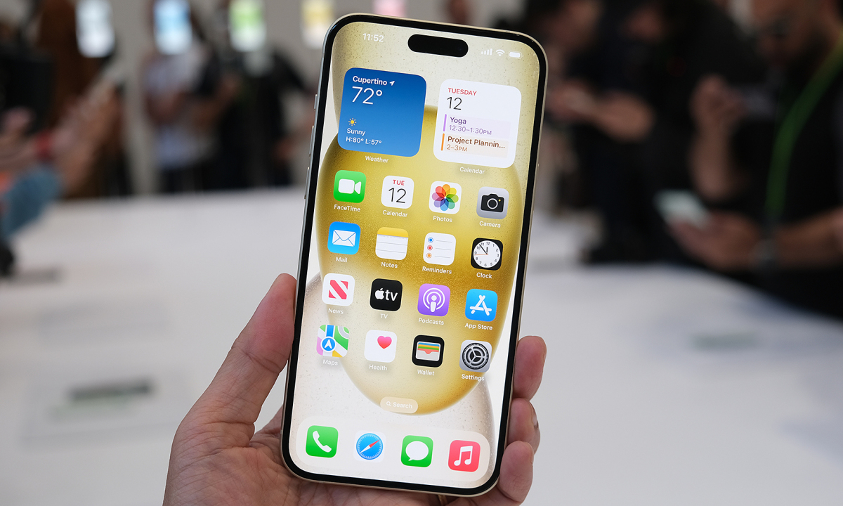 iPhone 15 khóa mạng được rao giá từ 16,5 triệu đồng