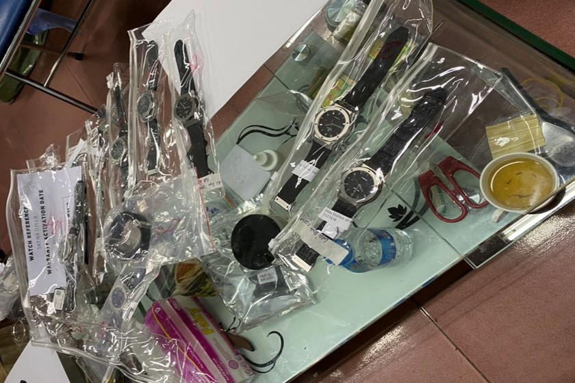 Quản lý thị trường Hà Nội: Tạm giữ 30 chiếc đồng hồ Rolex, Hublot trị giá hơn 7 tỷ đồng
