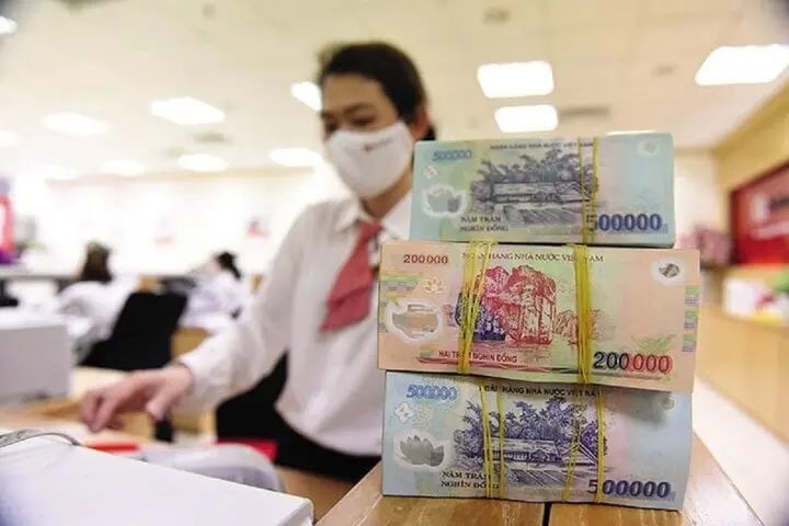 Người gửi tiền nên làm gì khi lãi suất giảm?