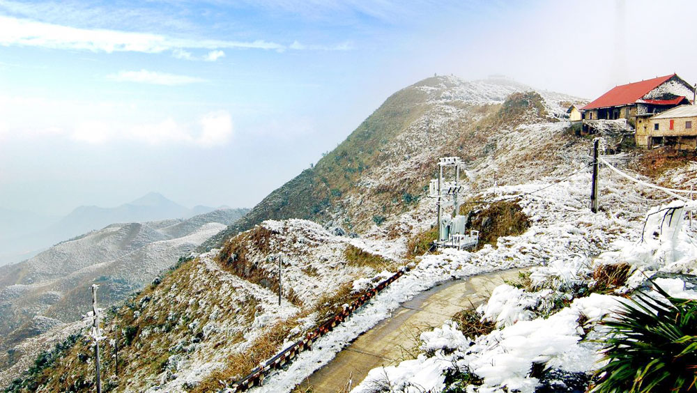 viet-nam-co-con-duong-phu-tuyet-lang-man-nhu-tren-phim-02