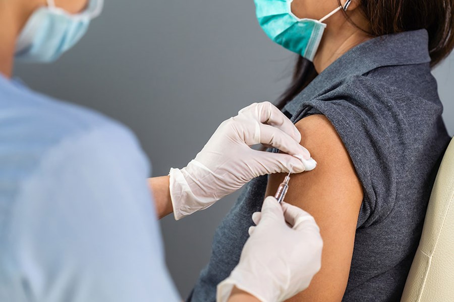 Bị ốm vẫn phải "chạy deadline": Những lưu ý để không phát tán virus cho cả công ty