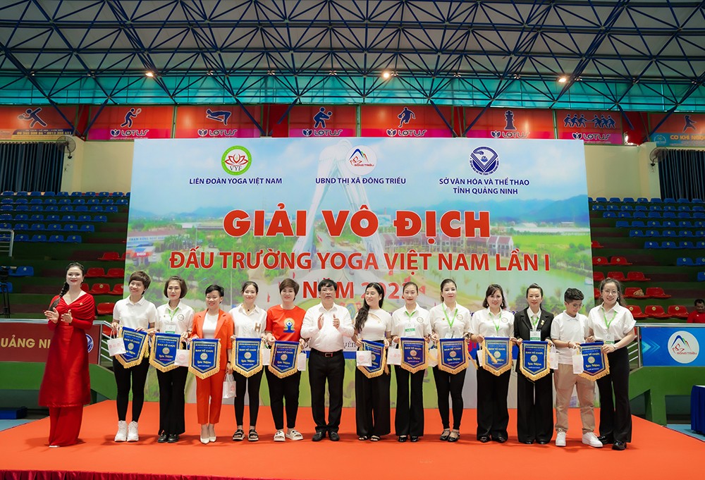 Vô địch đấu trường Yoga Việt Nam