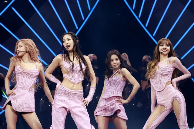 Tiền bán vé 2 show BlackPink vượt doanh thu cả quý của gần 700 doanh nghiệp trên sàn chứng khoán