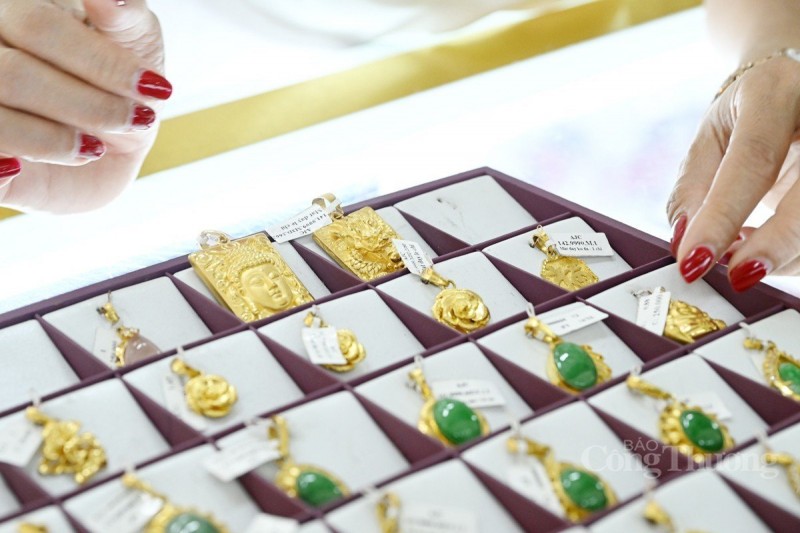 Giá vàng hôm nay ngày 26/7/2023, giá vàng SJC, giá vàng 9999, giá vàng 24k, giá vàng 18k 26/7/2023. Ảnh: Cấn Dũng
