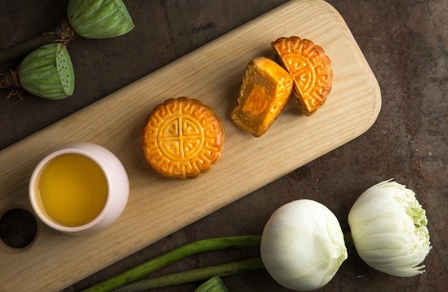 Bảng so sánh bánh trung thu truyền thống và bánh healthy: Bánh healthy có thực sự lành mạnh?