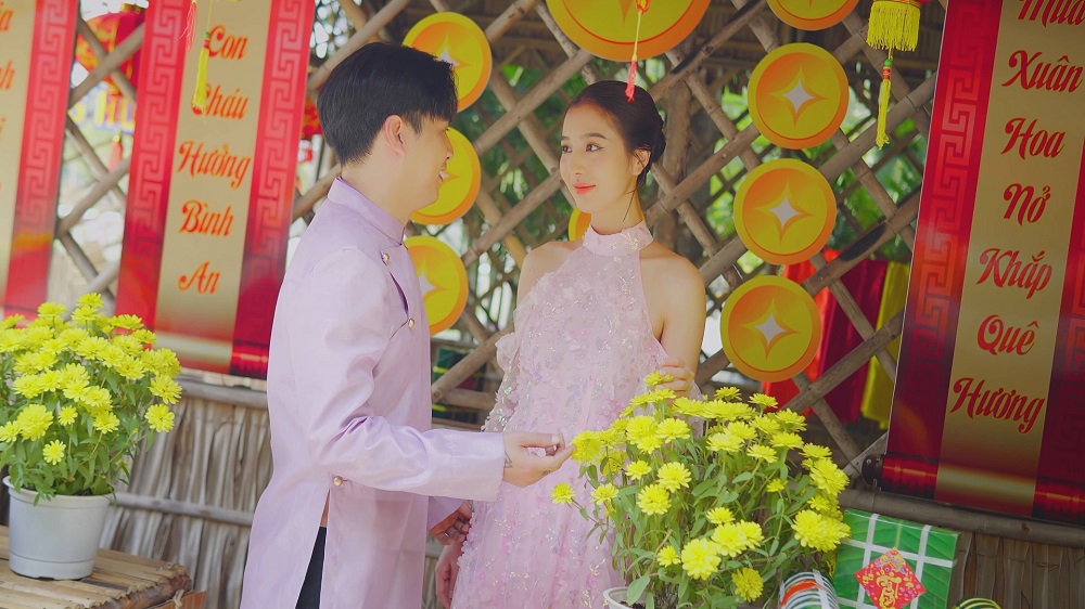 Hồ Quang Hiếu tái hiện không khí Tết xưa trong MV mới