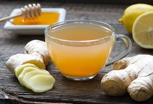 Cuối năm ăn tiệc nhiều, cần uống 3 thứ nước để ngăn tích mỡ, giảm đầy hơi, khó tiêu