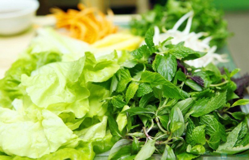 Những ai không nên ăn rau sống