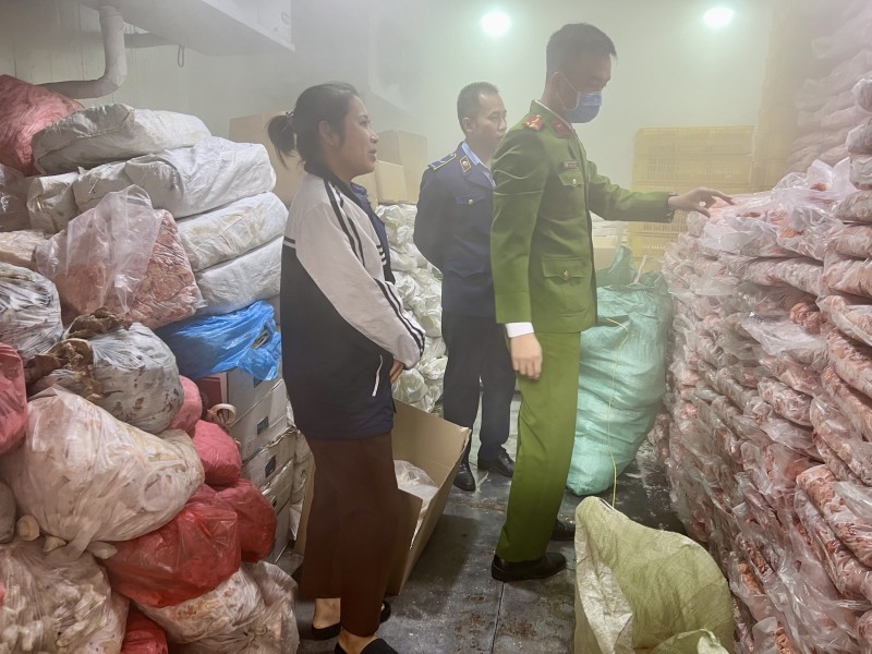 Phát Hiện Cơ Sở Buôn Bán Thịt Không Rõ Nguồn Gốc Tại Hà Nội