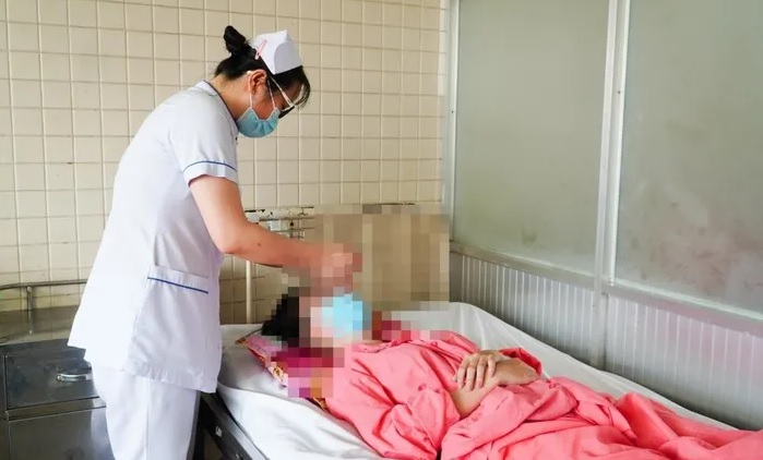 Hiểm họa làm đẹp cấp tốc để đi chơi Tết