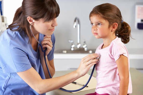 2Mối liên hệ giữa bệnh "khớp đớp tim" và tình trạng viêm họng khi thời tiết giao mùa, gió lạnh