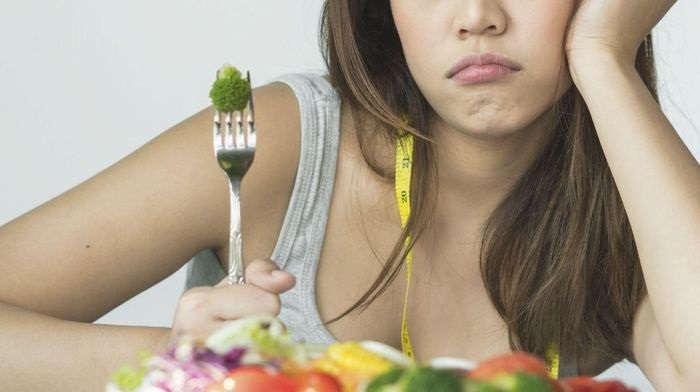 Đừng vì ám ảnh về cân nặng mà ăn kiêng hà khắc