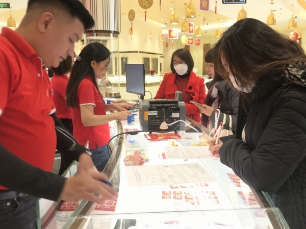 Giá vàng hôm nay 9/1/2024: Vàng miếng SJC tiếp tục "lao dốc"