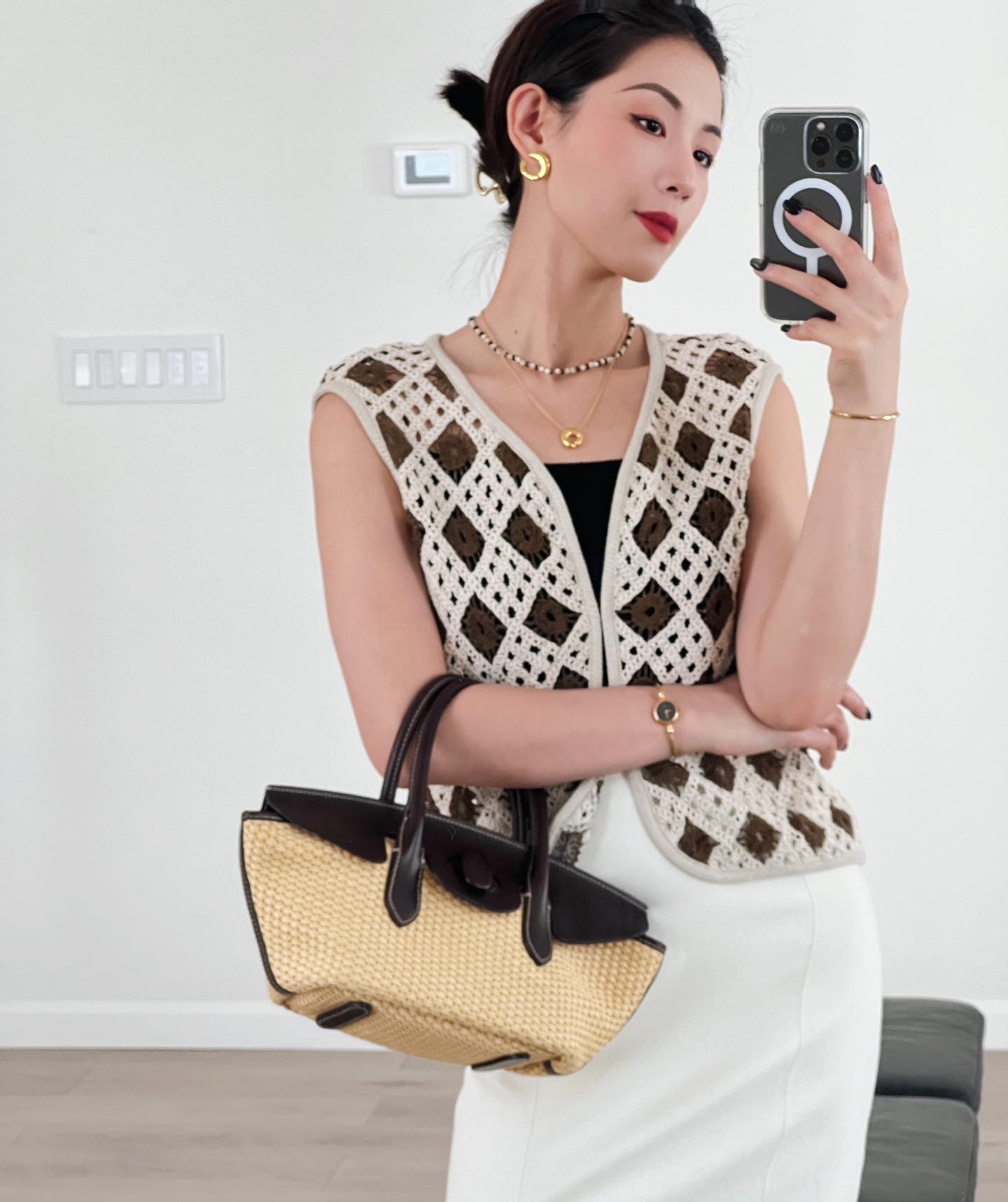 Tô son môi đỏ đi chơi Tết, chị em nên mặc 10 kiểu trang phục để ghi trọn điểm sang xịn mịn