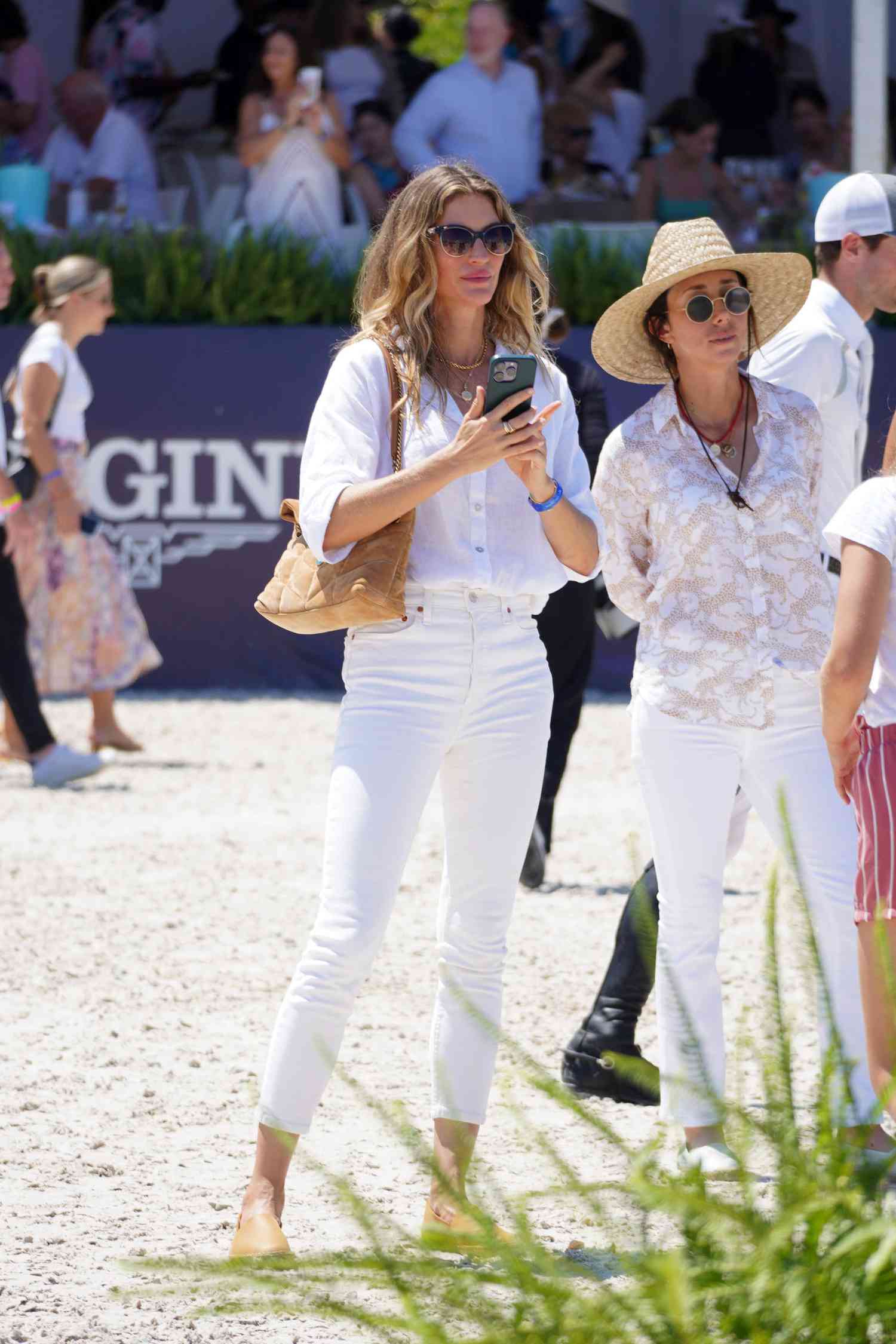 041723-lotd-gisele-bunchen-lead-8d6b2e7fde3e48c08f5312bf09a63b68-1708167764141182946265.jpg