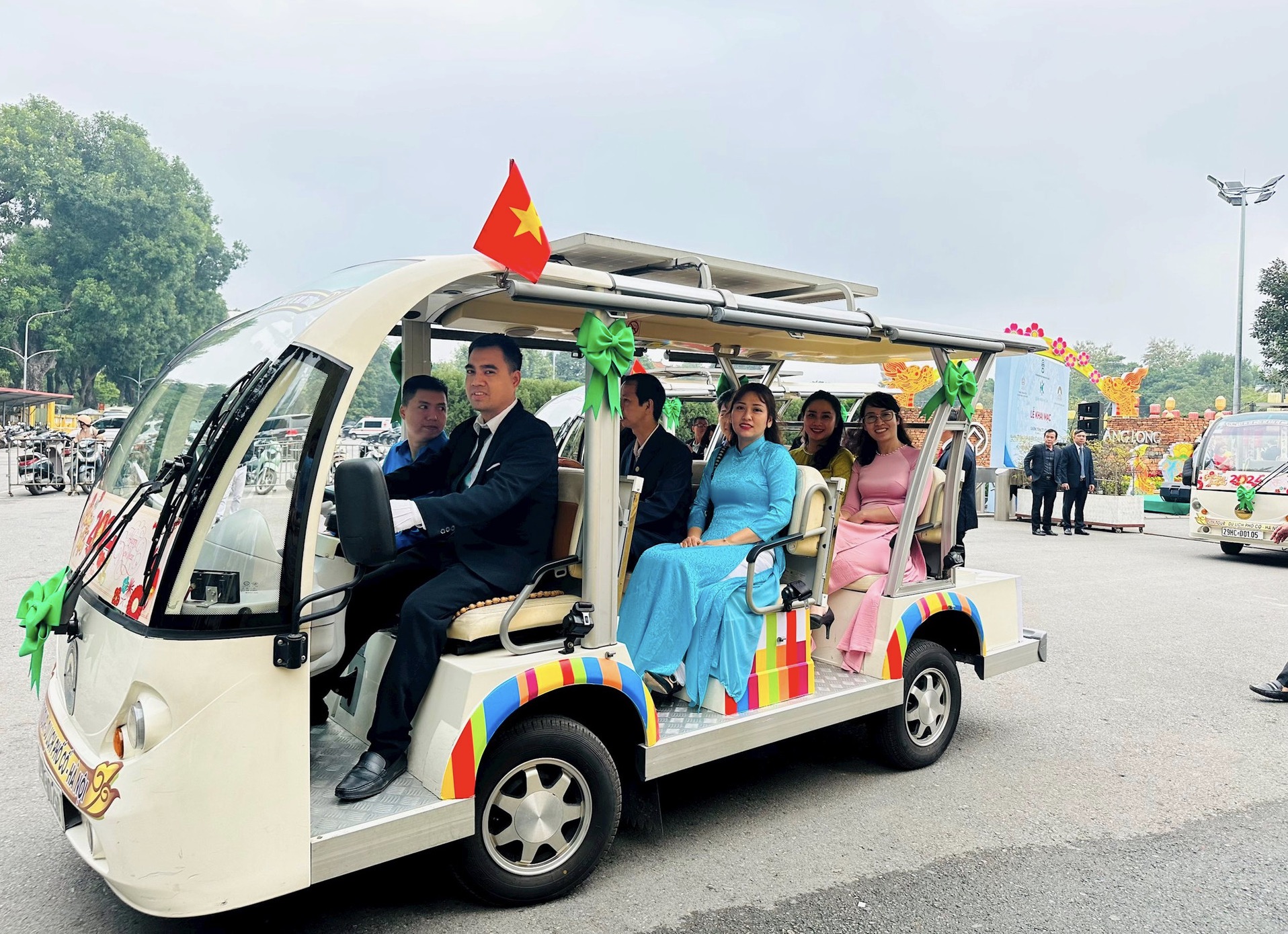 Trải Nghiệm Xa Điện Miễn Phí Đến Hoàng Thanh Thăng Long Cuối Năm