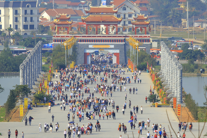 Du Xuân Giáp Thìn Tại Các Ngôi Chùa Gần Thủ Đô