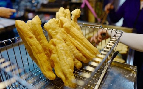 Nhiều người không chú ý nhiều đến bữa ăn sáng. Họ lựa chọn bữa ăn chỉ vì tiện mà không biết rằng đang tự hại sức khỏe của bản thân.