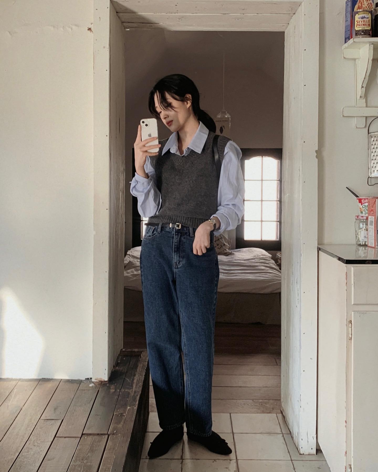 Tham khảo 10 công thức diện quần jeans theo phong cách tối giản để ghi điểm tinh tế