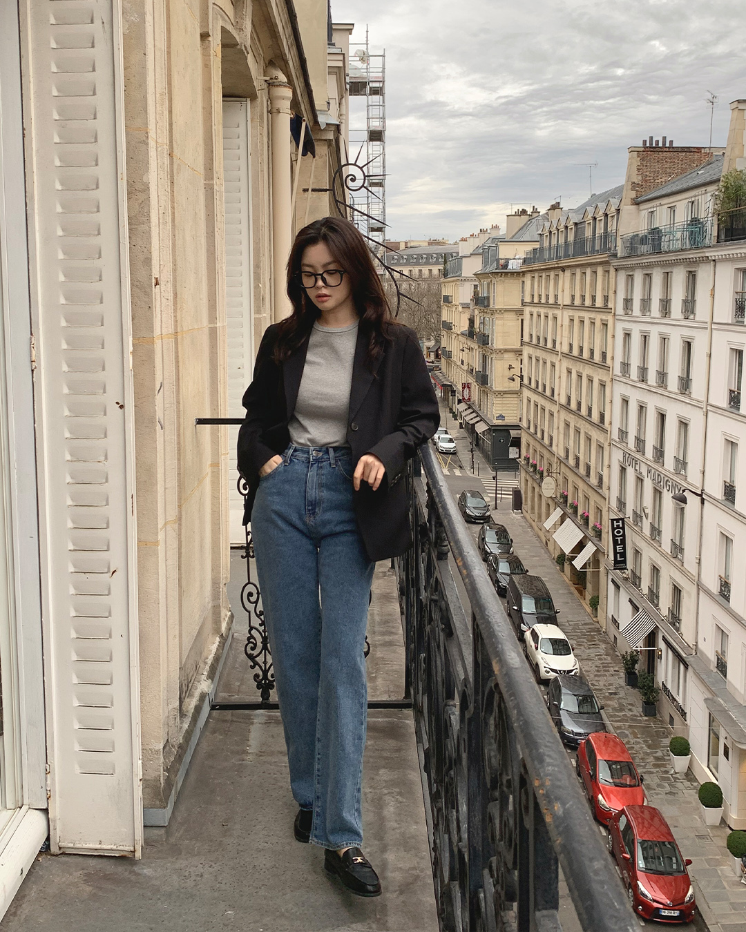 Tham khảo 10 công thức diện quần jeans theo phong cách tối giản để ghi điểm tinh tế