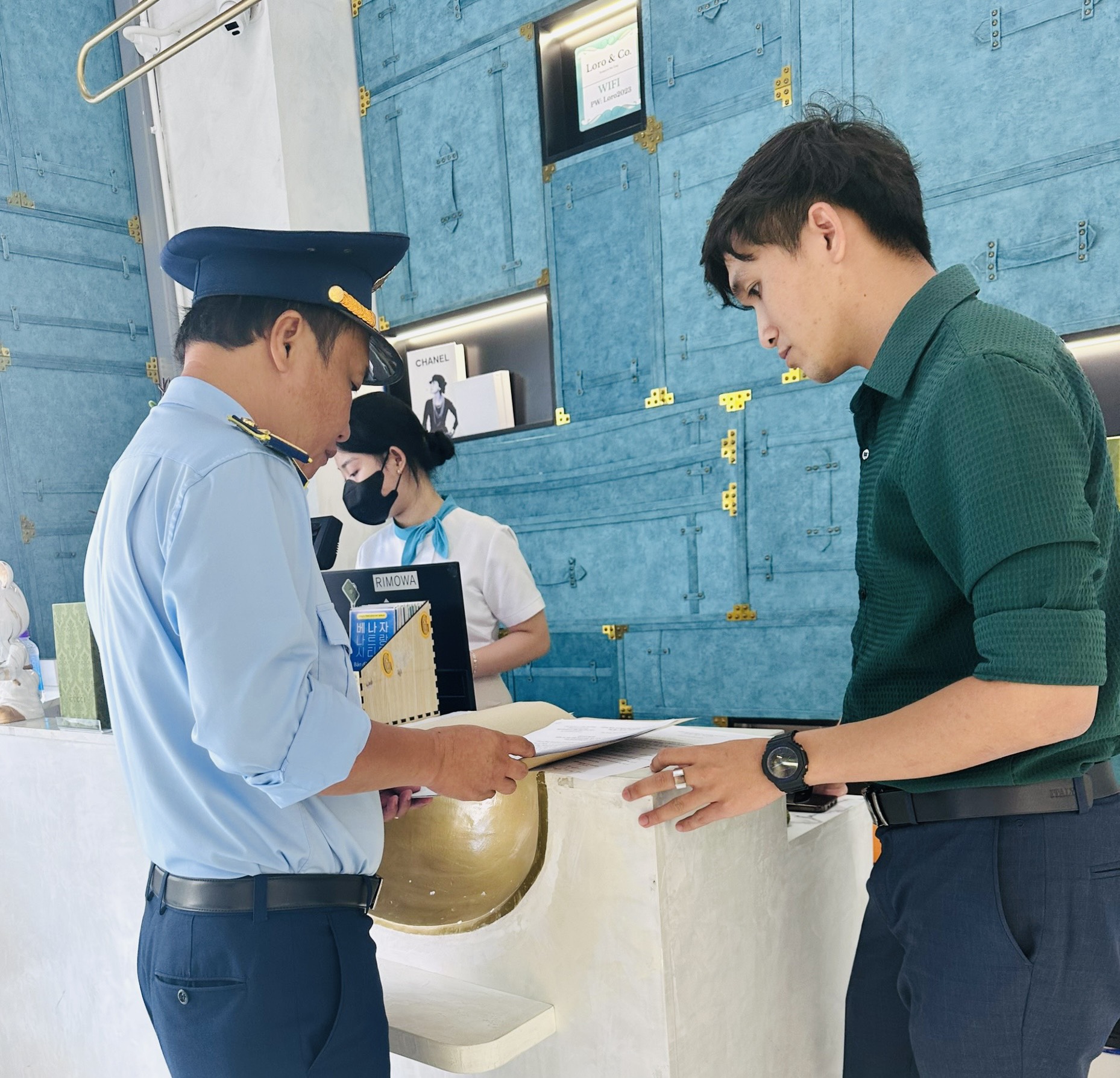 Khánh Hòa: Xử phạt 2 cơ sở bán hàng giả nhãn hiệu tại tòa nhà Panorama