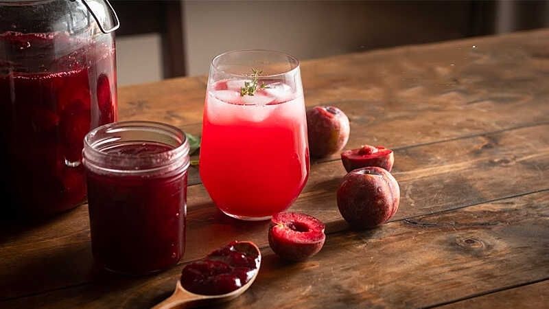 Ăn mận thường xuyên có thể bảo vệ tim mạch. Chúng làm giảm huyết áp và cholesterol, là những yếu tố chính gây bệnh tim.