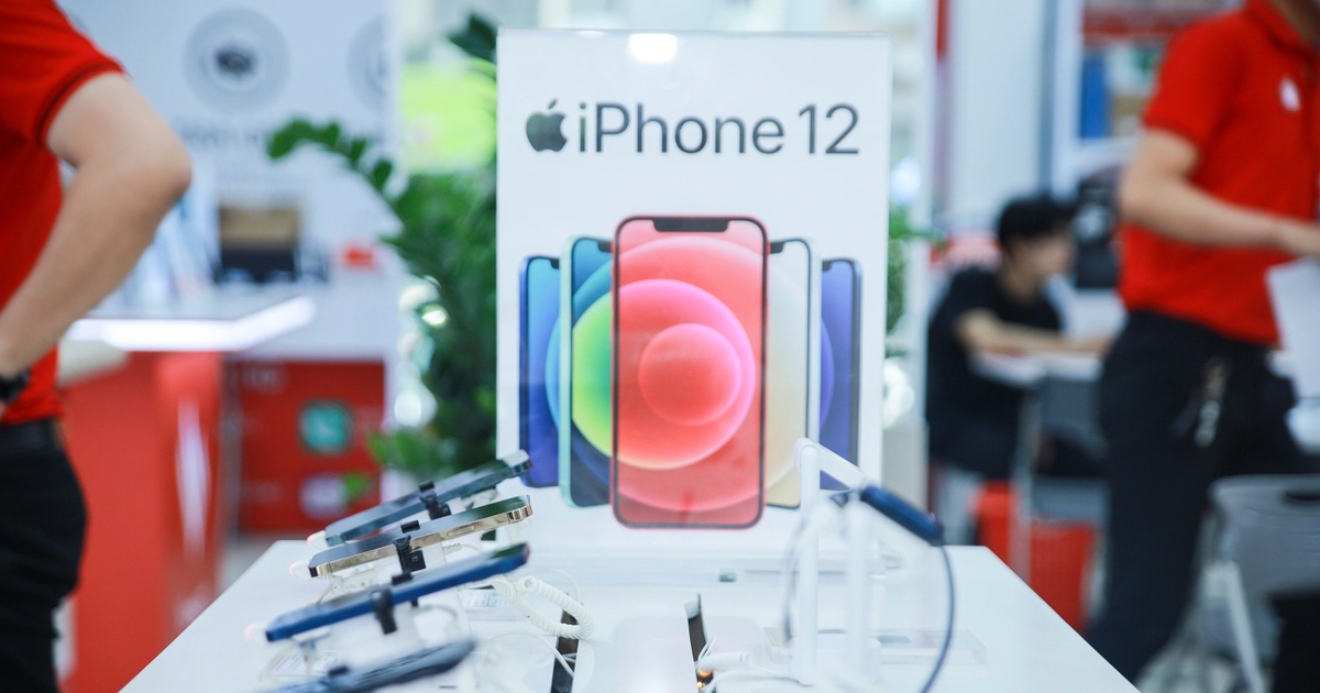 Giá iPhone 12 tiếp tục giảm mạnh