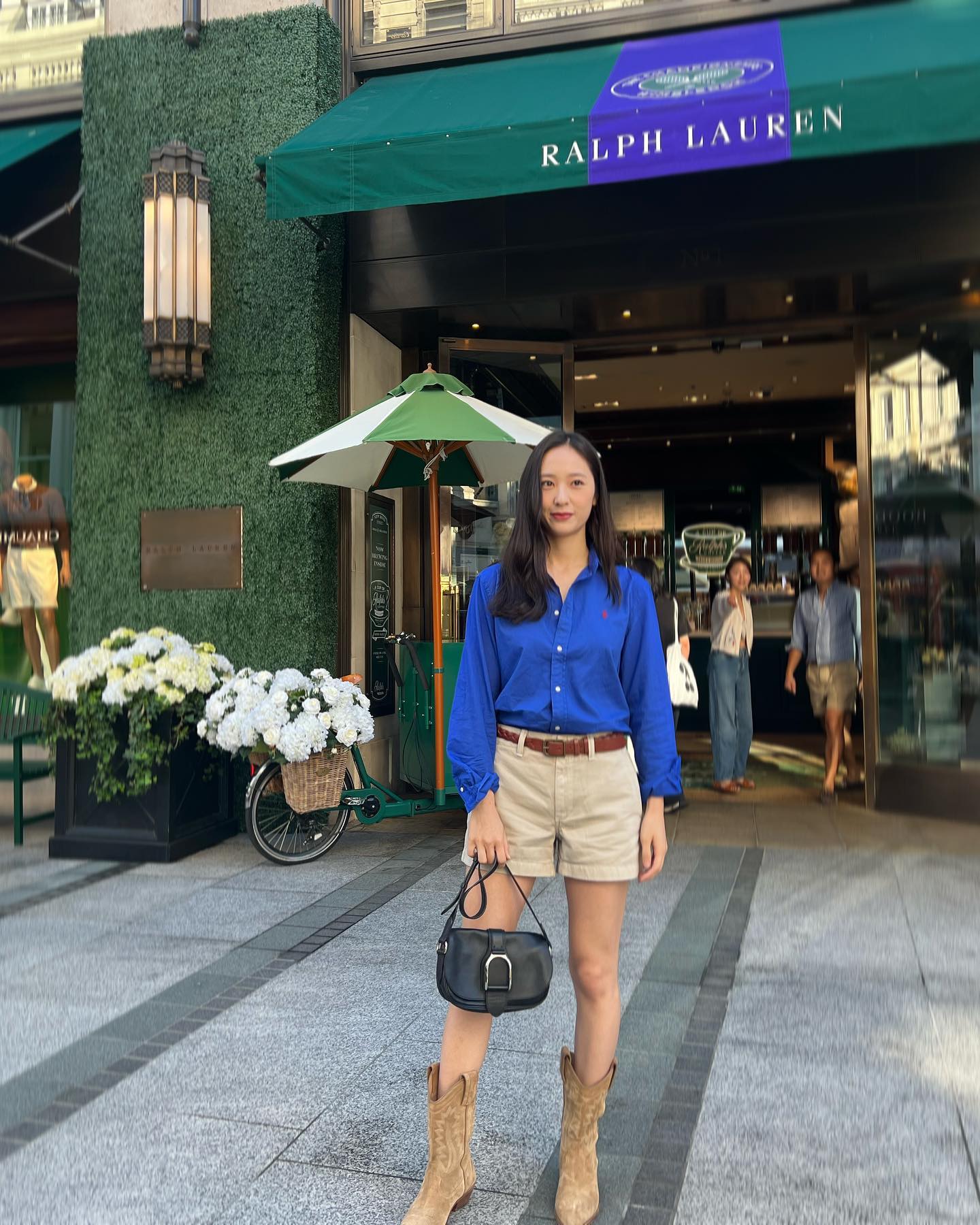 Muốn chinh phục xuất sắc phong cách tối giản, các nàng hãy học ngay Krystal