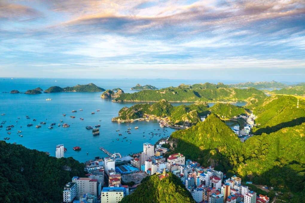 Nhiều điểm du lịch phía Bắc 'cháy' phòng, giá tăng gấp đôi