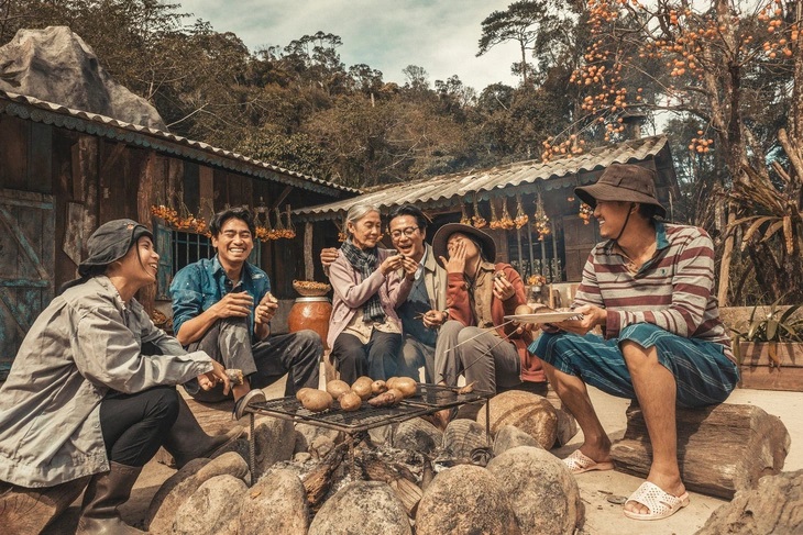 Không thể ngờ Lật mặt 7 có thể vượt doanh thu Nhà bà Nữ một cách ấn tượng